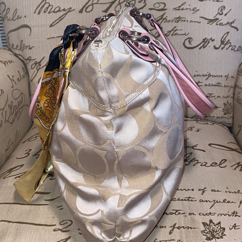 Coach - Picture 3 of 9